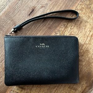 Coach wristlet wallet